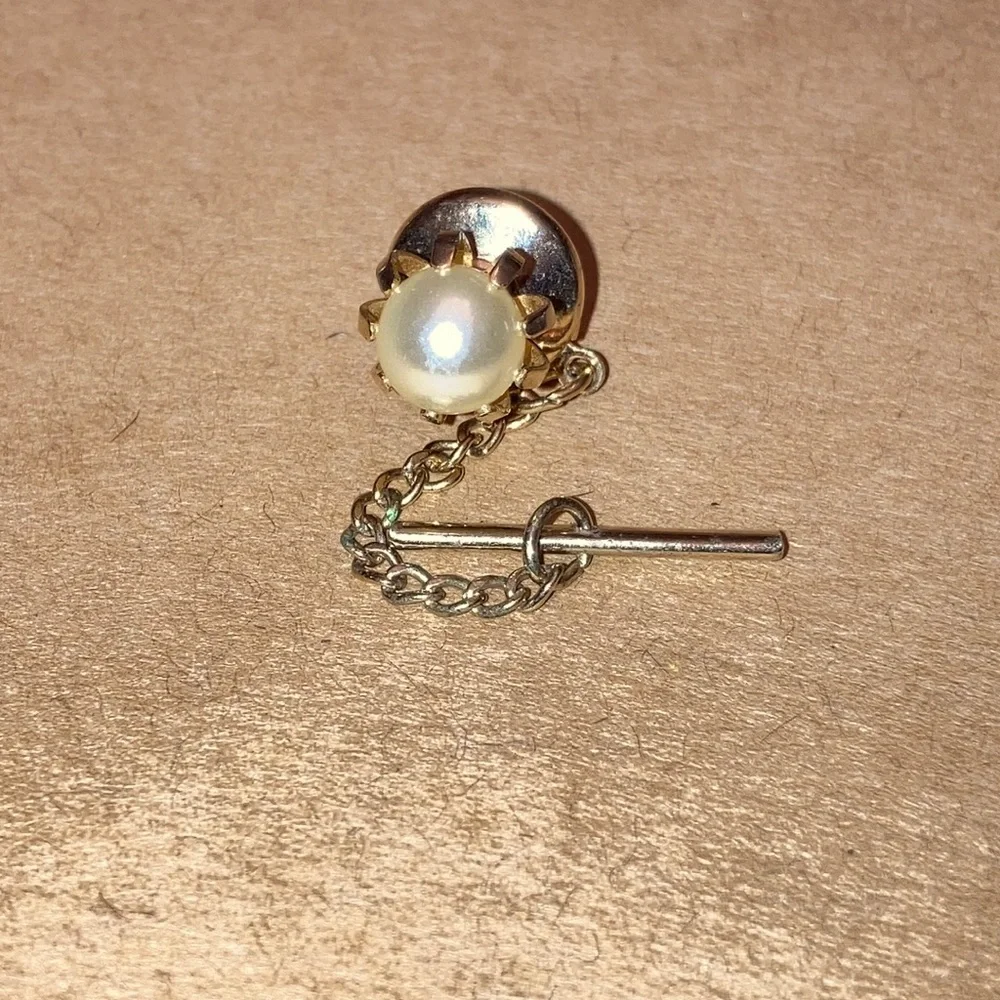 EUC Men’s 7mm PEARL TIE TACK with Goldtone Bar + Chain